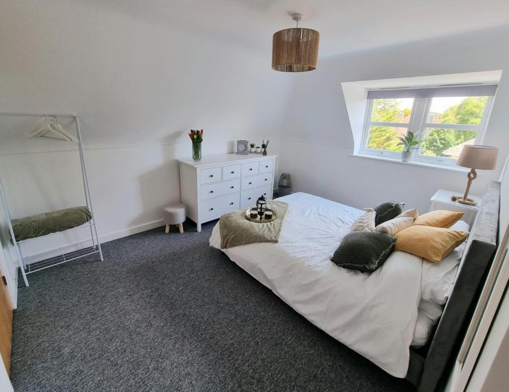 Centrally Located Boscombe Beach Apart With Parking Борнмут Экстерьер фото