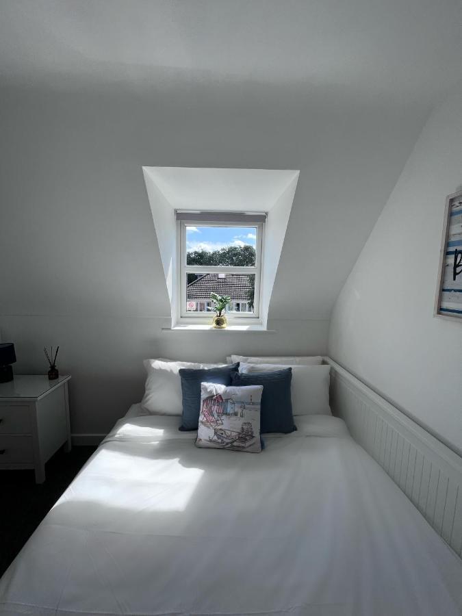 Centrally Located Boscombe Beach Apart With Parking Борнмут Экстерьер фото